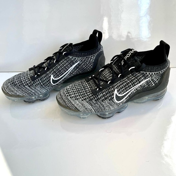 New! Nike Formation Gymnastics Shoe 9 - Picture 7 of 12